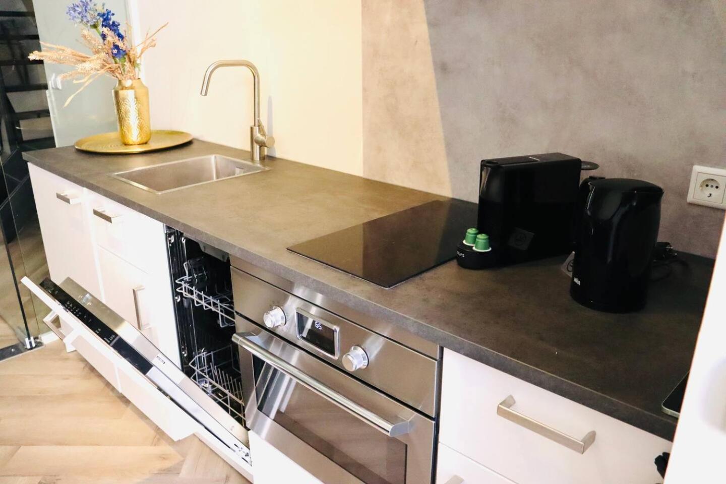 Child Favorite Coach House City Villa Тилбург Экстерьер фото