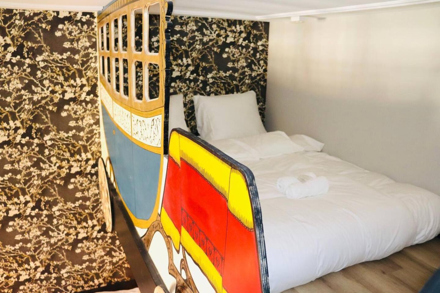 Child Favorite Coach House City Villa Тилбург Экстерьер фото