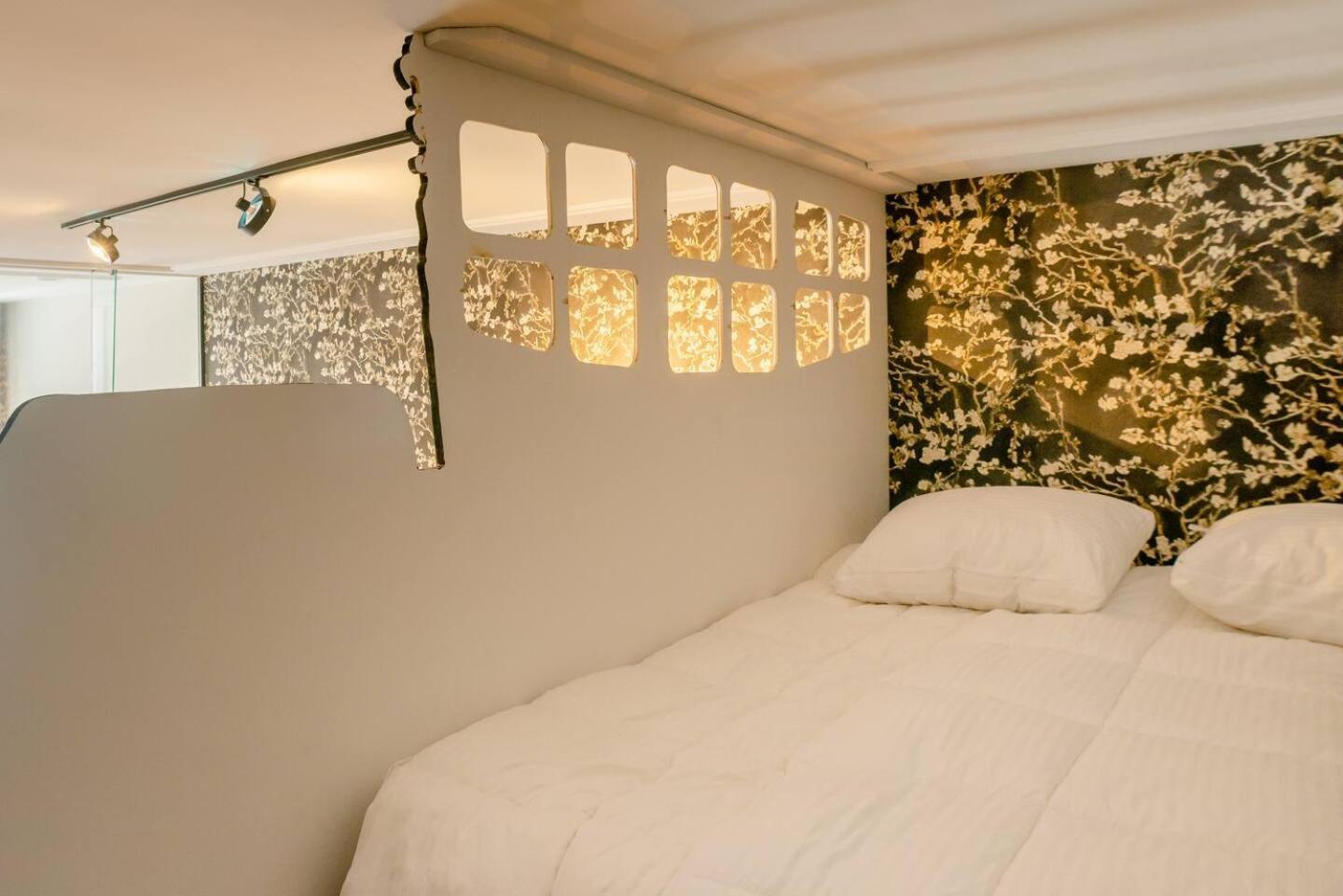 Child Favorite Coach House City Villa Тилбург Экстерьер фото