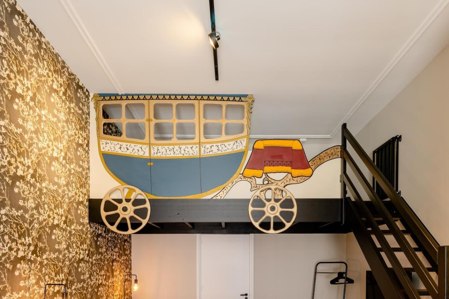 Child Favorite Coach House City Villa Тилбург Экстерьер фото